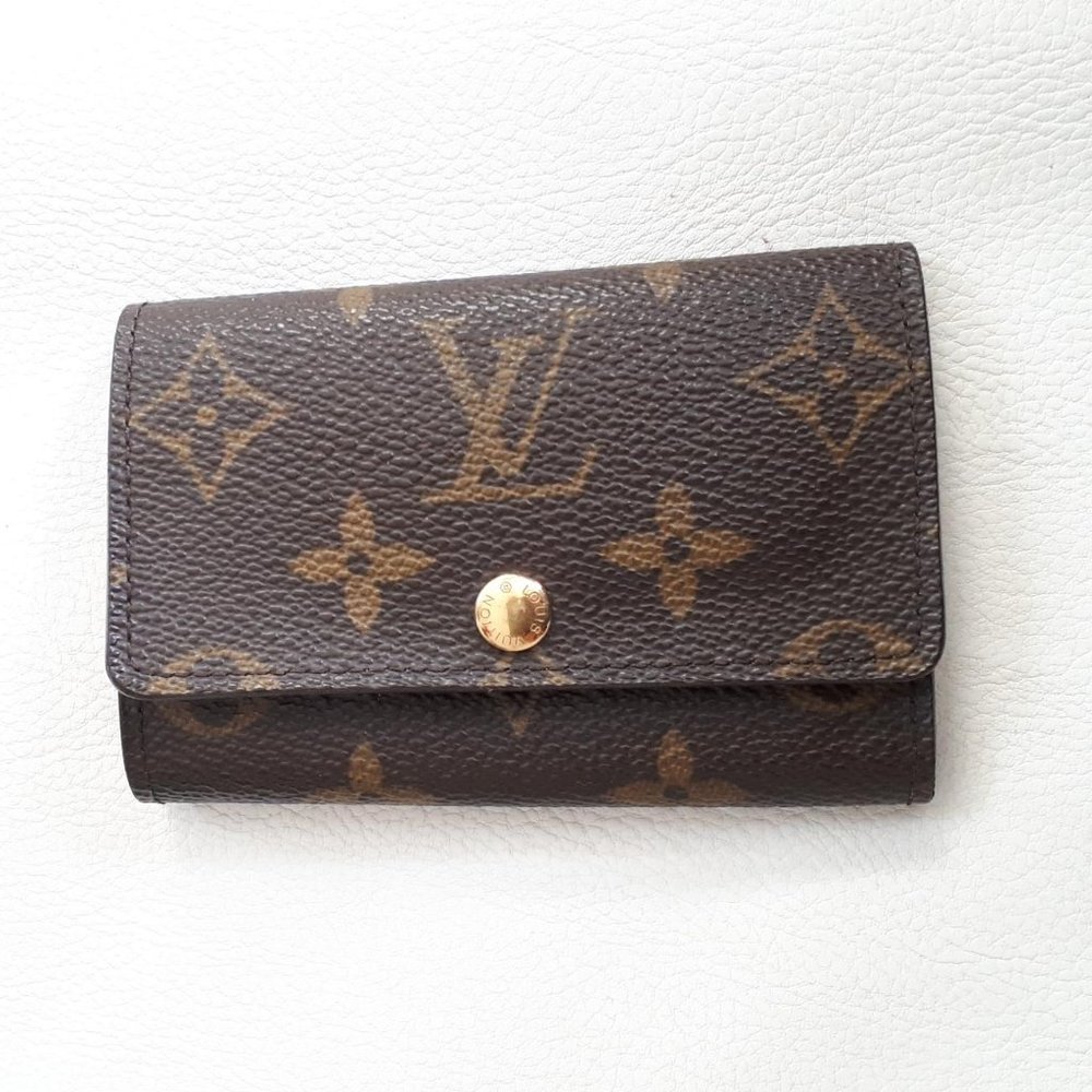 Authentic Louis Vuitton Monogram Key Chain Holder